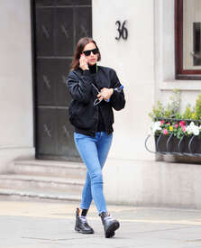 Irina-Shayk-in-Jeans--04.jpg