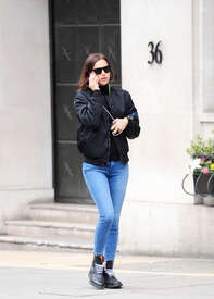 Irina-Shayk-in-Jeans--06.jpg