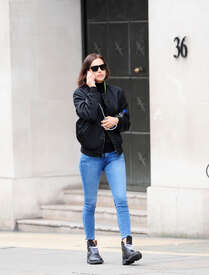 Irina-Shayk-in-Jeans--10.jpg