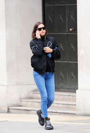 Irina-Shayk-in-Jeans--11.jpg