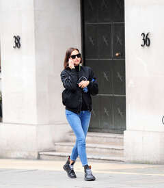 Irina-Shayk-in-Jeans--14.jpg