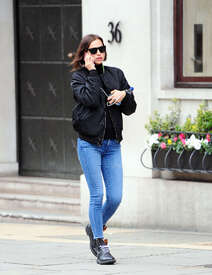 Irina-Shayk-in-Jeans--15.jpg