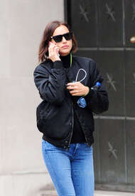 Irina-Shayk-in-Jeans--16.jpg
