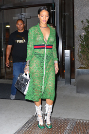 Rihanna.1309d2a.jpg