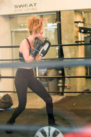 Gigi-Hadid-at-Gotham-Gym--01.jpg