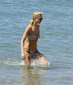 Jessica-Hart-in-Bikini-2016--03.jpg