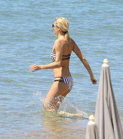 Jessica-Hart-in-Bikini-2016--04.jpg