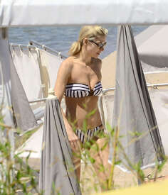 Jessica-Hart-in-Bikini-2016--06.jpg