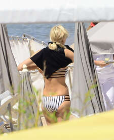 Jessica-Hart-in-Bikini-2016--07.jpg