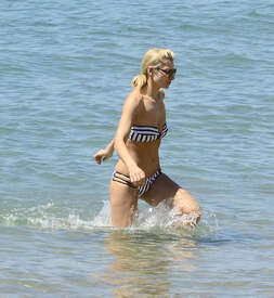 Jessica-Hart-in-Bikini-2016--09.jpg
