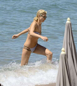 Jessica-Hart-in-Bikini-2016--23.jpg
