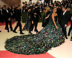 Zoe-Saldana--2016-Met-Gala-in-NYC--02.jpg