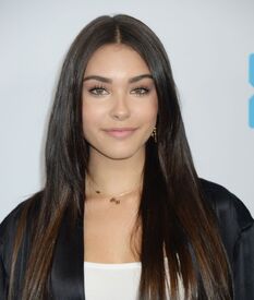 madison-beer-at-we-day-cocktail-in-los-angeles-04-26-2017_13.jpg