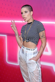 halsey140517BZNimage5.jpg