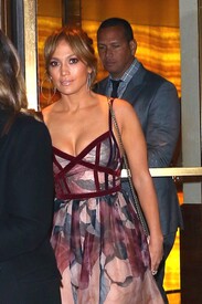 jlo150517BZNimage2.jpg