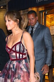 jlo150517BZNimage4.jpg