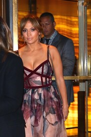 jlo150517BZNimage5.jpg