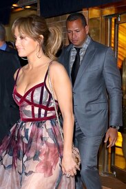 jlo150517BZNimage7.jpg