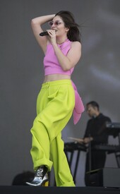 lorde270517BZNimage103.jpg