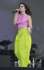 lorde270517BZNimage107.jpg