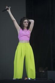 lorde270517BZNimage114.jpg