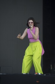 lorde270517BZNimage121.jpg