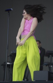 lorde270517BZNimage125.jpg