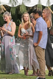 4059FC7E00000578-4508610-Chit_chat_The_Wolf_of_Wall_Street_star_mingled_with_other_weddin-a-2_149488.jpg