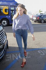Margot-Robbie-at-LAX-airport--06-662x993.jpg