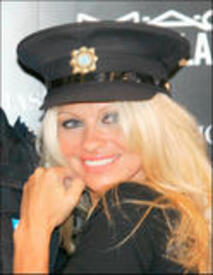 Pamela_Anderson_Open_Heart_House_04.jpg