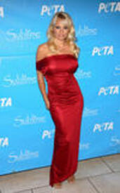 th_Celebutopia-Pamela_Anderson-PETA_Hosts_Pamela_Anderson00s_40th_Birthday-08.jpg