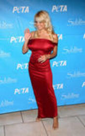 th_Celebutopia-Pamela_Anderson-PETA_Hosts_Pamela_Anderson98s_40th_Birthday-09.jpg