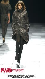 Givenchy_FW02-1.jpg