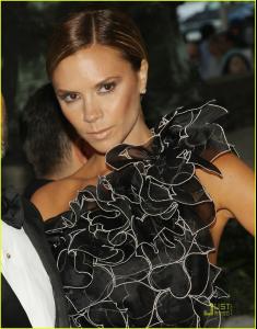 victoria_beckham_cfda_fashion_award.jpg