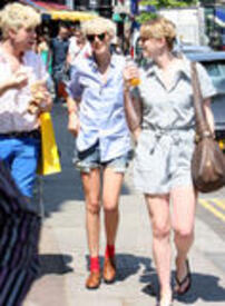 th_Celebrity_City_tlfan_Agyness_Deyn_7383.jpg