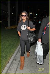49993_mila_kunis_mona_sax_09_122_1198lo.jpg
