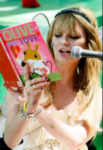 66459_Celebutopia_Mischa_Barton_A_Time_for_Heroes_Celebrity_Carnival_01_122_970lo.jpg