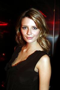 50df3_mischabarton_parisfashionweek_03.jpg