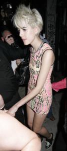 18744_Celebrity_City_tlfan_Agyness_Deyn_leaving_the_House_of_Hollands_party_in_Shoreditch_2_122_1193lo.jpg