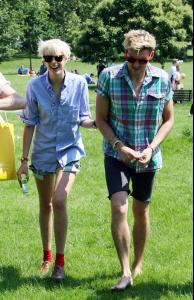 29871_Celebrity_City_tlfan_Agyness_Deyn_3798_122_47lo.jpg