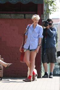 30296_Celebrity_City_tlfan_Agyness_Deyn_4945_122_91lo.jpg