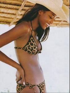 2306_naomicampbell01.jpg