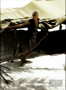 41851_deset_queen1_122_151lo.jpg