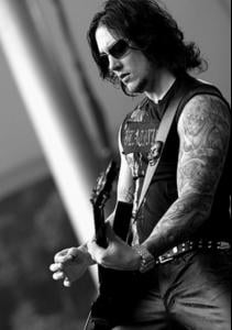 synyster_gates__large_msg_120749688494.jpg