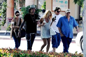 Pamela_Anderson_and_Tommy_Lee_meet_up_at_a_Starbucks_in_Malibu-12.jpg
