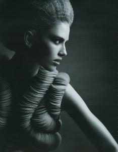 3283_01_2008_Vogue_Germany_left_2.jpg