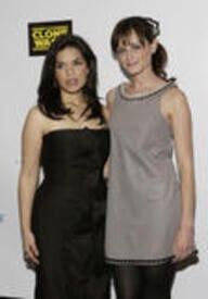 th_Celebutopia-Alexis_Bledel_and_America_Ferrera-Presentation_of_The_Big_Picture_2508_during_ShoWest_2008-09.JPG