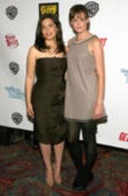 th_Celebutopia-Alexis_Bledel_and_America_Ferrera-Presentation_of_The_Big_Picture_3008_during_ShoWest_2008-04.jpg