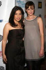 th_Celebutopia-Alexis_Bledel_and_America_Ferrera-Presentation_of_The_Big_Picture_4308_during_ShoWest_2008-05.jpg