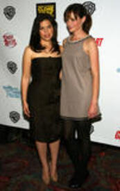 th_Celebutopia-Alexis_Bledel_and_America_Ferrera-Presentation_of_The_Big_Picture_8308_during_ShoWest_2008-02.jpg